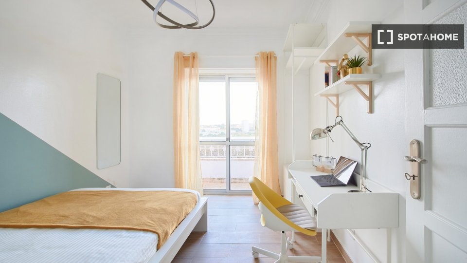 Double room Lisbon, 4 beds — photo 38