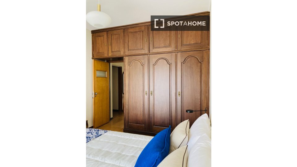 Double room Lisbon, 3 beds — photo 1