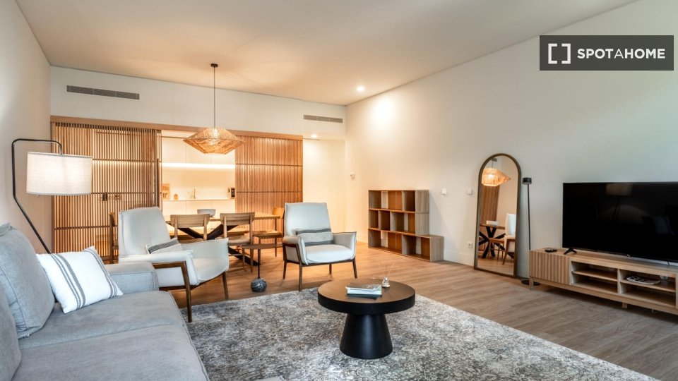 Apartment Lisbon, 2 beds, 136m² — photo 11