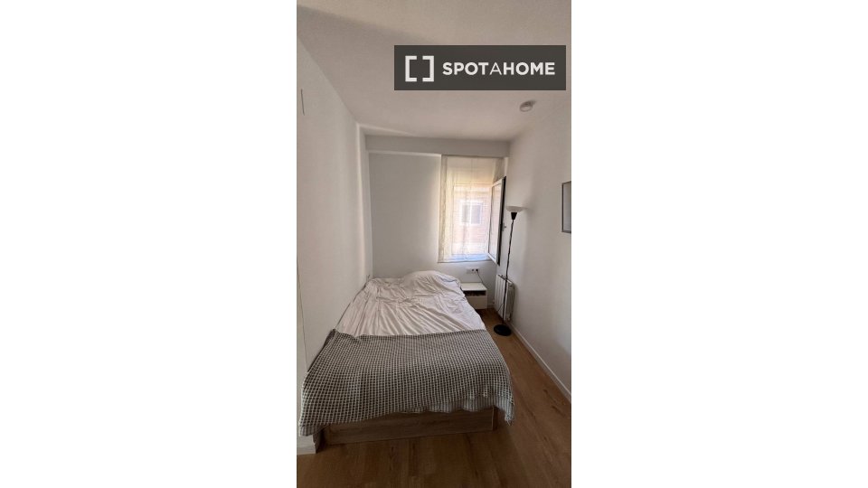 Double room Barcelona, 1 bed, 130m² — photo 8