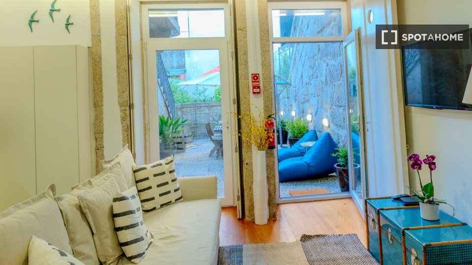 Apartment Porto, 1 bed, 103m² — photo 1