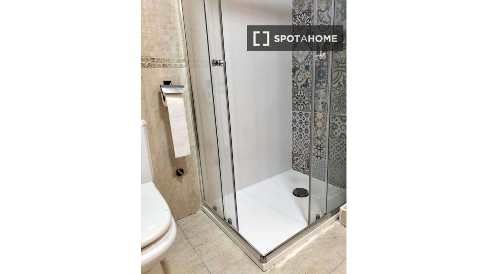 Double room Valencia, 3 beds — photo 10
