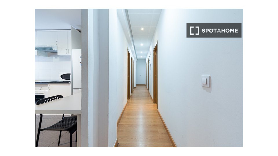 Double room Madrid, 7 beds, 140m² — photo 20