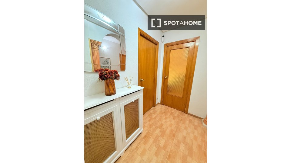 Double room Madrid, 5 beds — photo 8