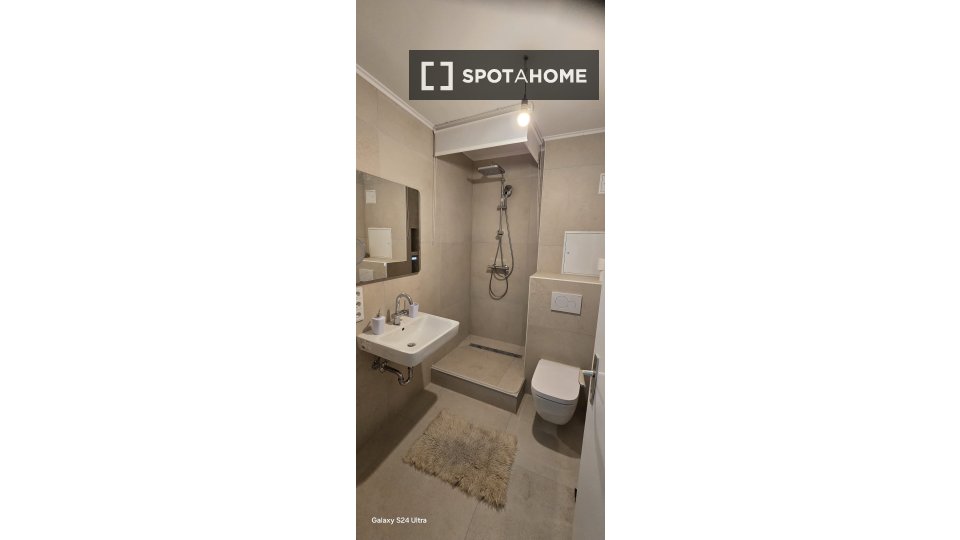 Double room Berlin, 2 beds, 60m² — photo 9