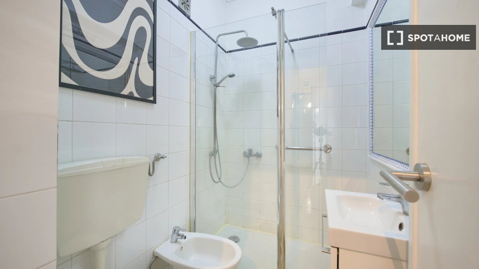 Double room Lisbon, 4 beds — photo 10
