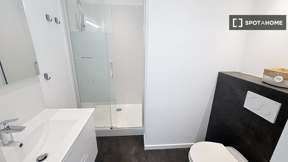 Double room Brussels, 5 beds — photo 17