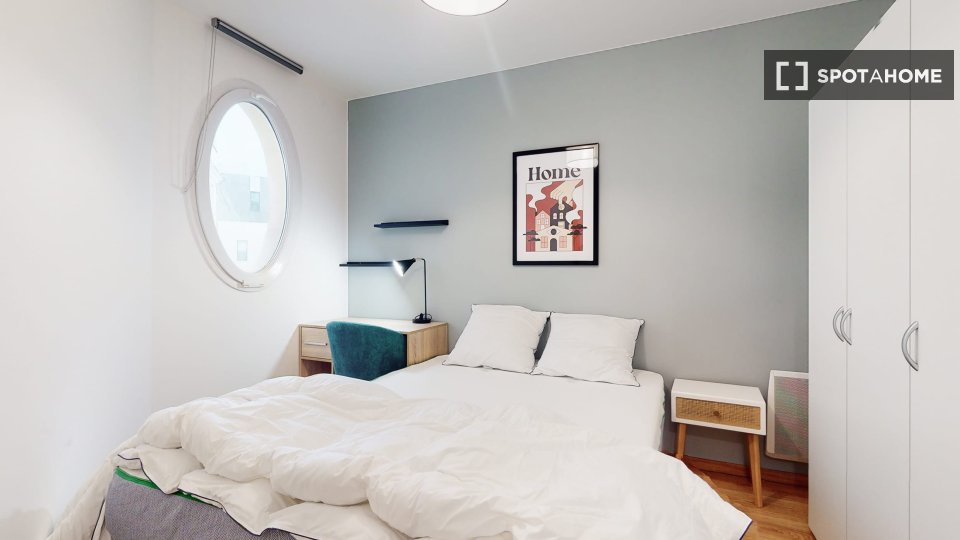 Camera in affitto in un appartamento condiviso con 12 camere da letto a Bezons.