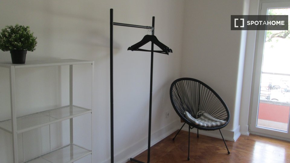 Double room Lisbon, 5 beds, 130m² — photo 2