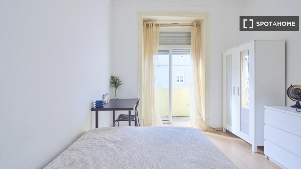 Double room Lisbon, 4 beds — photo 12