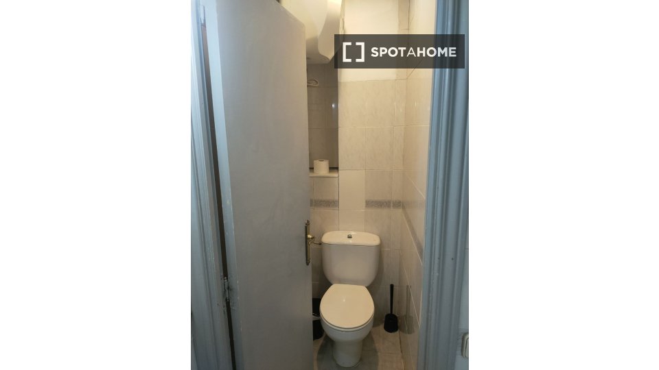 Double room Madrid, 2 beds — photo 5