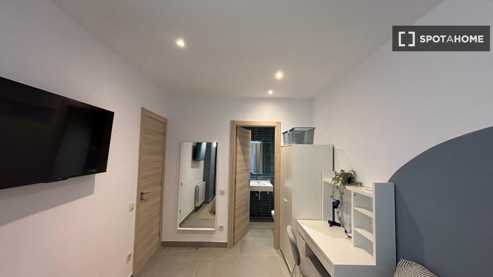 Double room Barcelona, 4 beds, 90m² — photo 11
