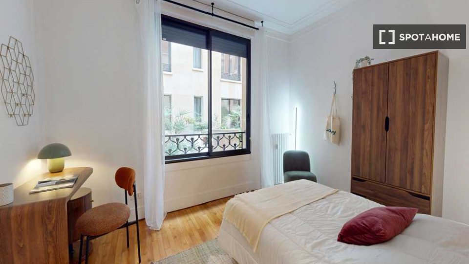 Double room Paris, 4 beds, 110m² — photo 1
