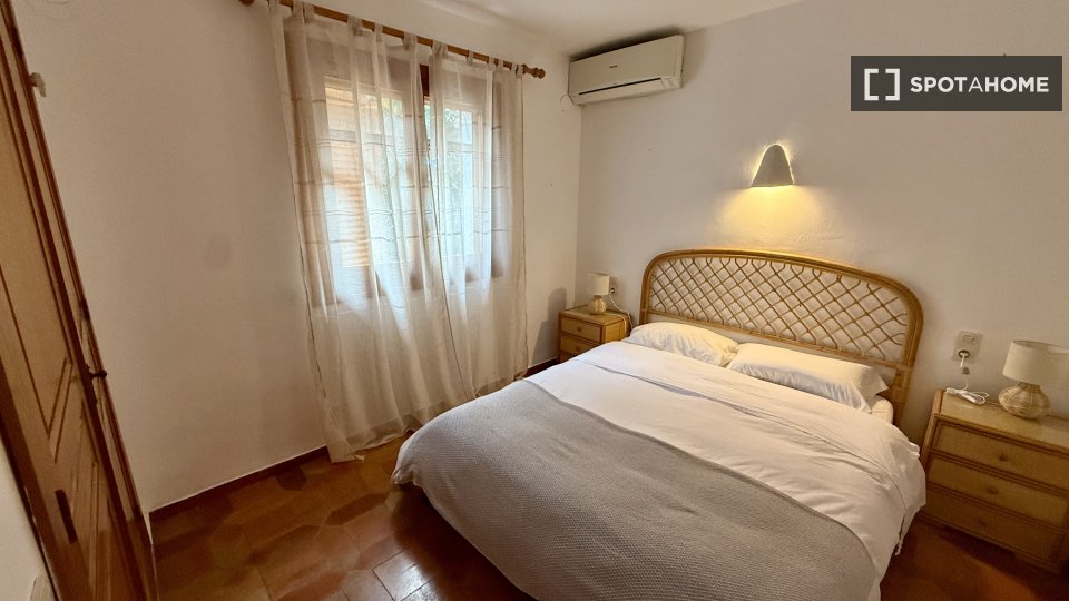 Apartment Alicante, 4 beds — photo 18
