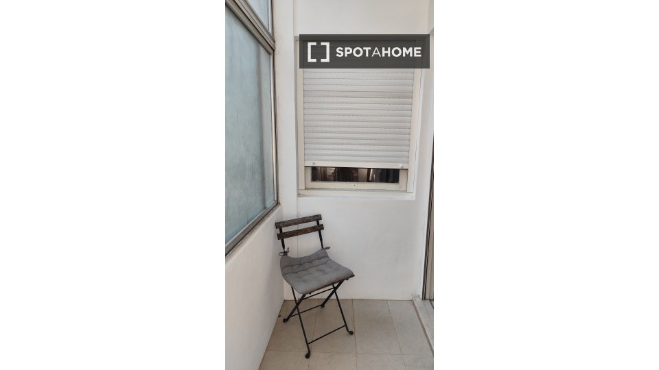 Double room Porto, 1 bed, 85m² — photo 1