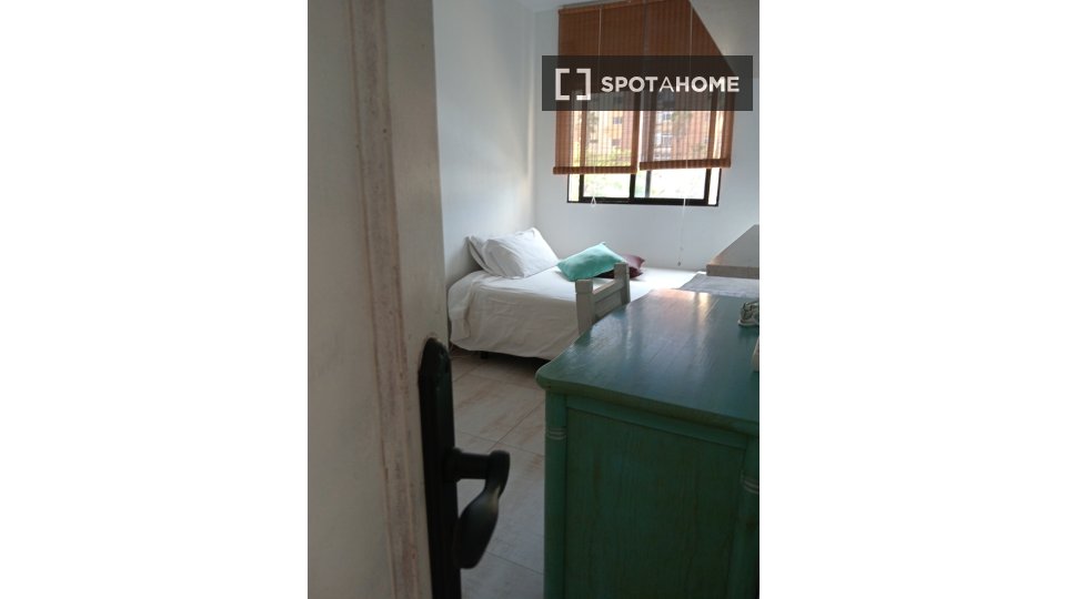 Double room Santa_Cruz_De_Tenerife, 3 beds, 75m² — photo 28