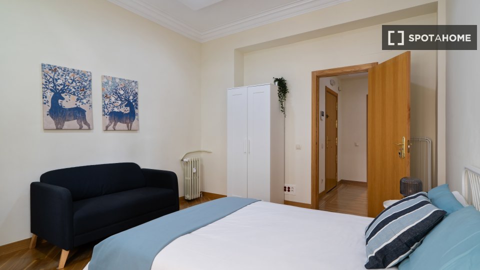 Double room Madrid, 6 beds, 190m² — photo 8