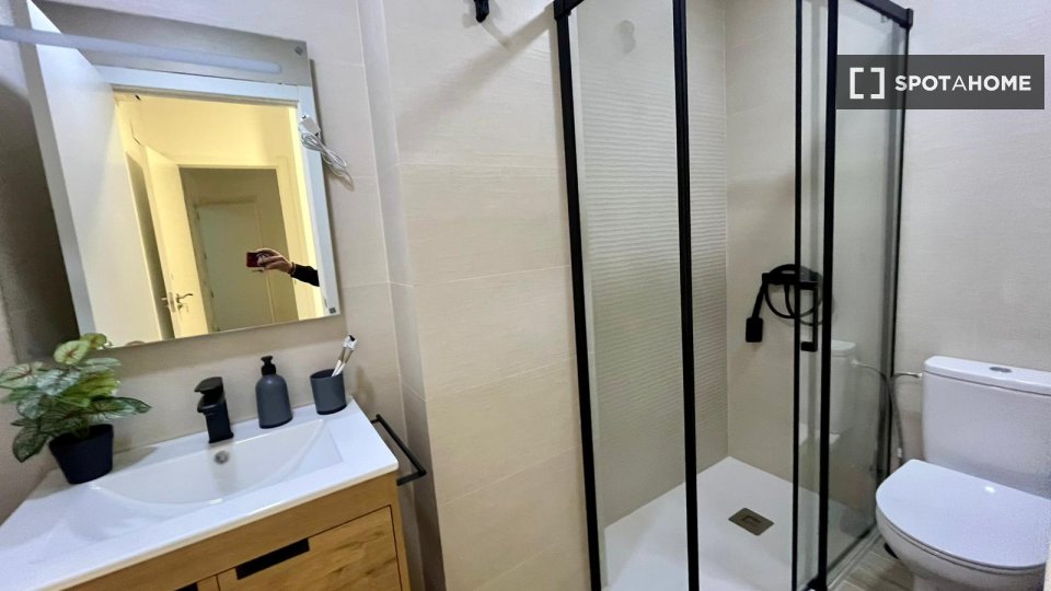 Double room Valencia, 3 beds, 17m² — photo 13