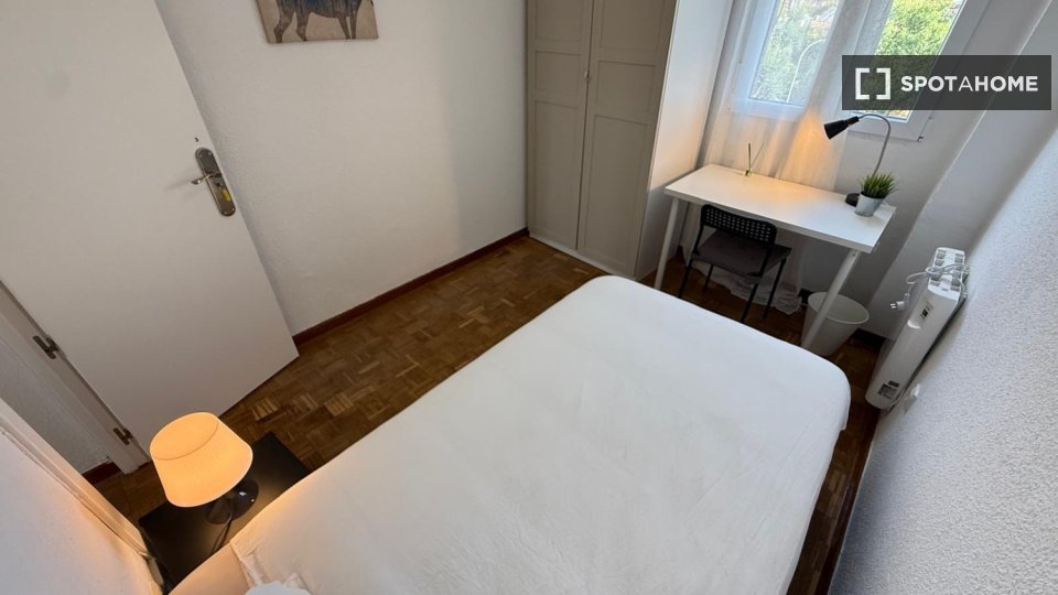 Double room Madrid, 4 beds — photo 26