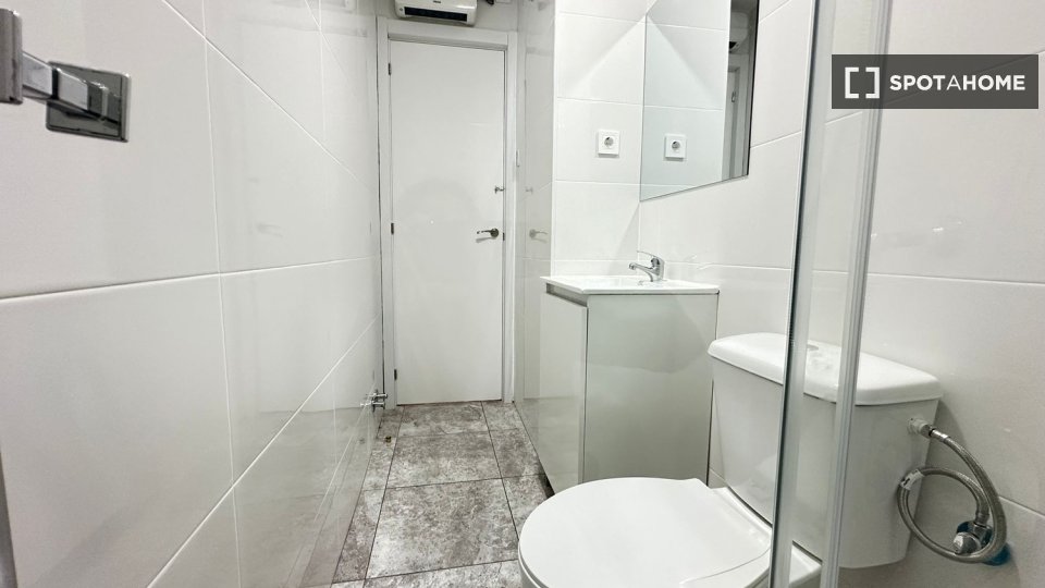 Double room Madrid, 5 beds — photo 6