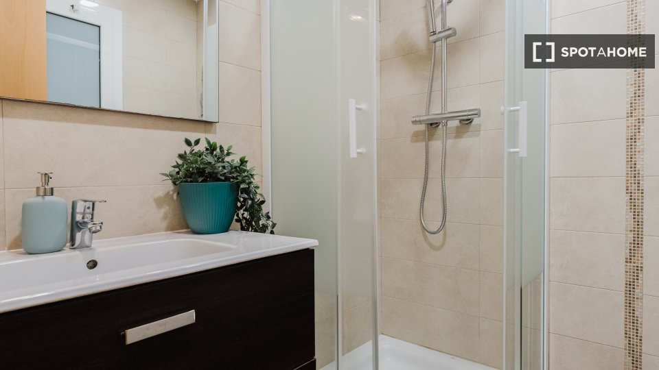 Double room Barcelona, 3 beds, 62m² — photo 18