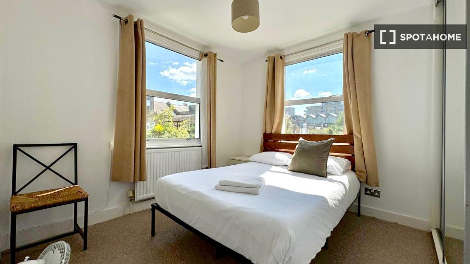 Double room London, 3 beds — photo 6