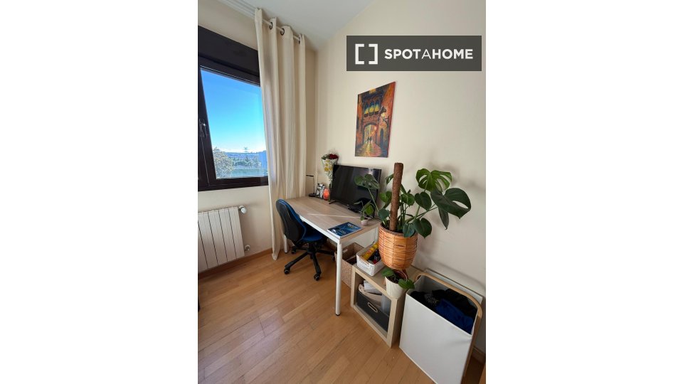 Habitación en un piso compartido de 3 habitaciones en Buenavista, Madrid.