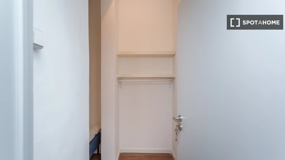 Double room Lisbon, 6 beds — photo 11