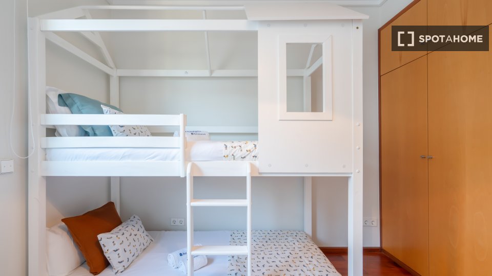 Apartment Porto, 4 beds, 80m² — photo 1