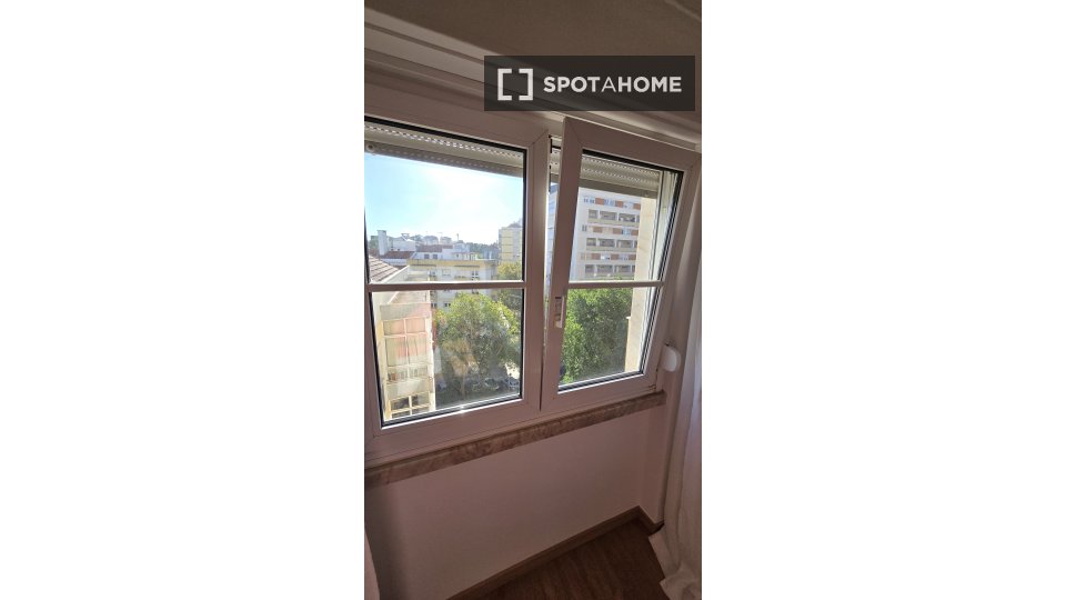 Double room Lisbon, 5 beds, 130m² — photo 1