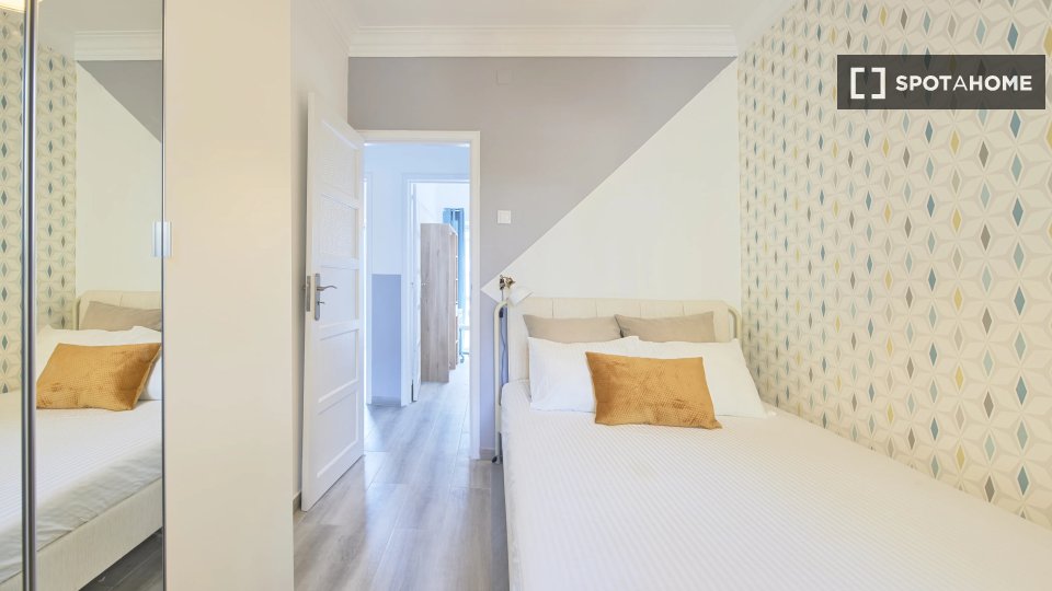 Double room Lisbon, 4 beds — photo 12