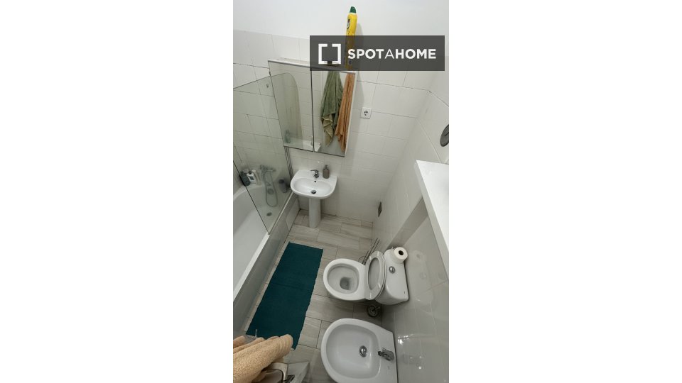 Double room Lisbon, 3 beds, 70m² — photo 7