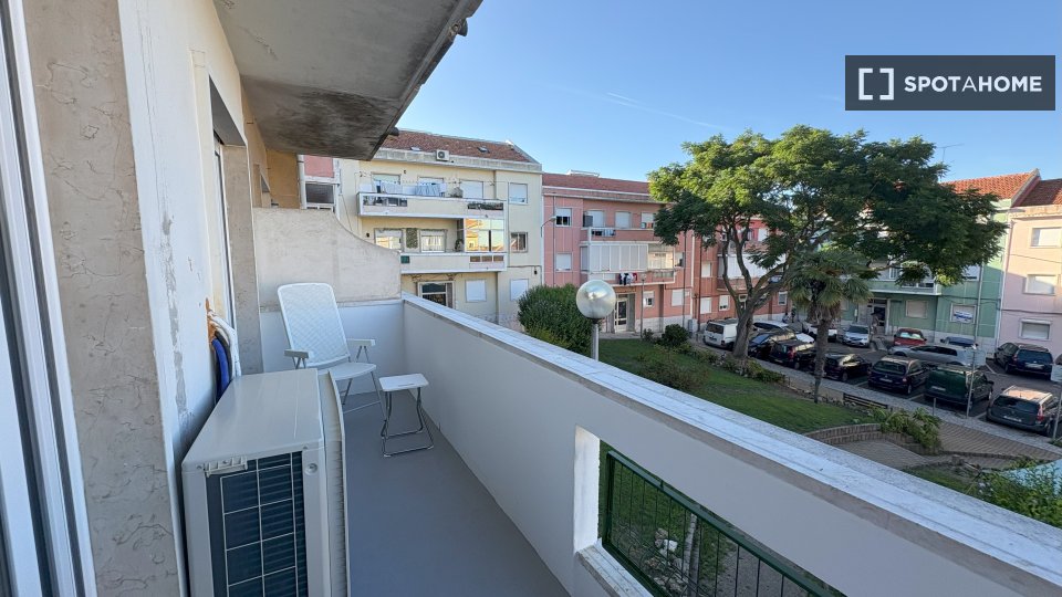 Double room Lisbon, 4 beds, 90m² — photo 3