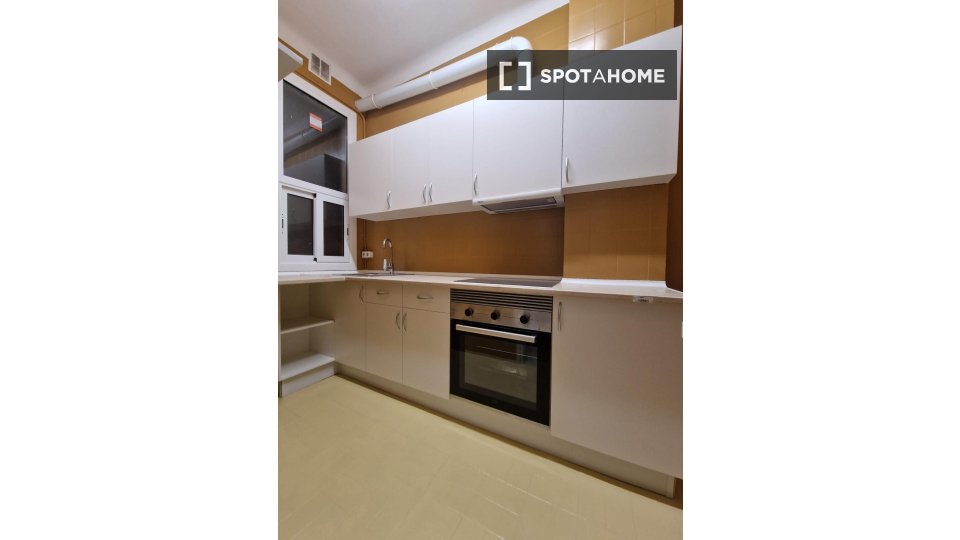 Double room Barcelona, 5 beds, 80m² — photo 5