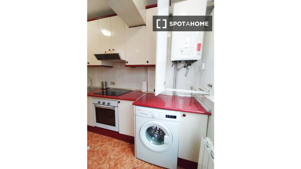 Double room Madrid, 3 beds, 95m² — photo 1