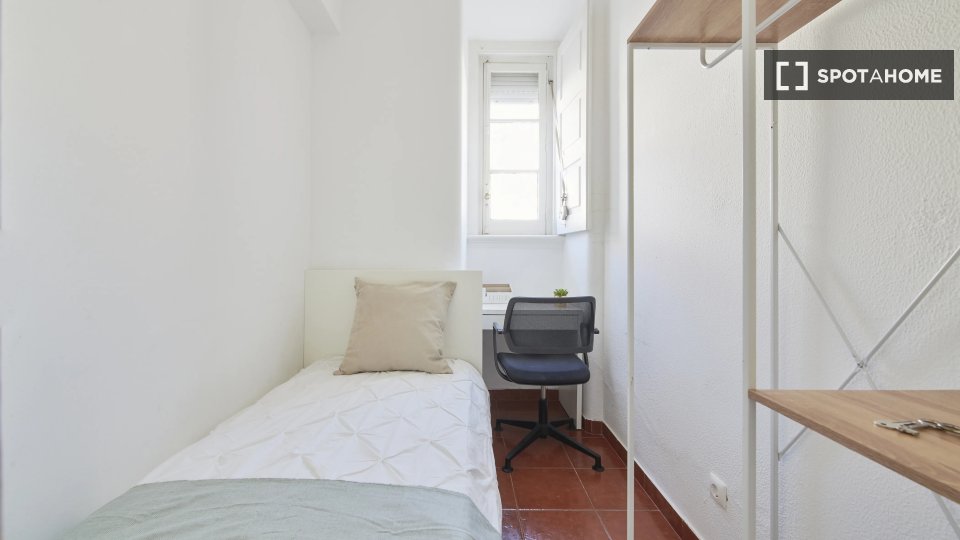 Double room Lisbon, 4 beds — photo 7
