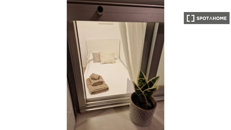 Double room Valencia, 5 beds, 160m² — photo 40