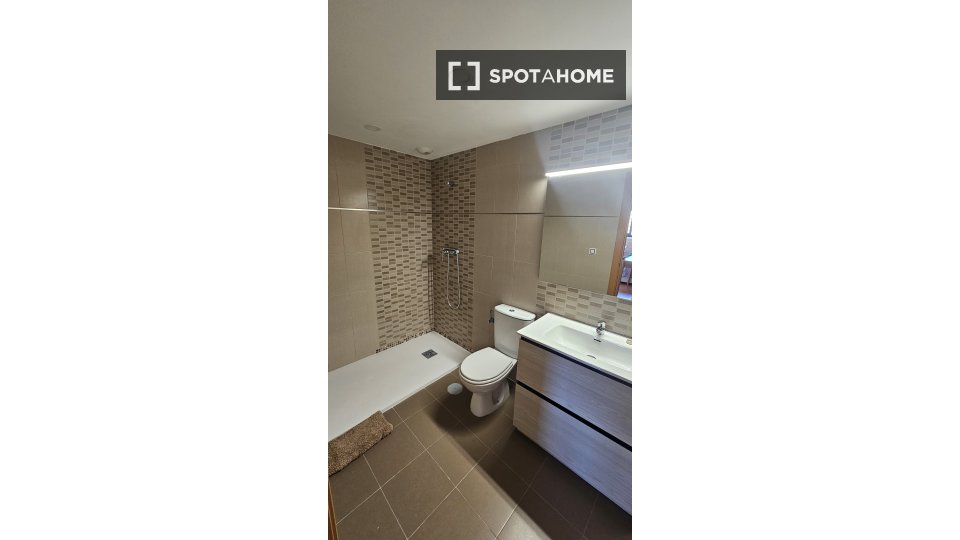 Double room Malaga, 3 beds, 80m² — photo 5