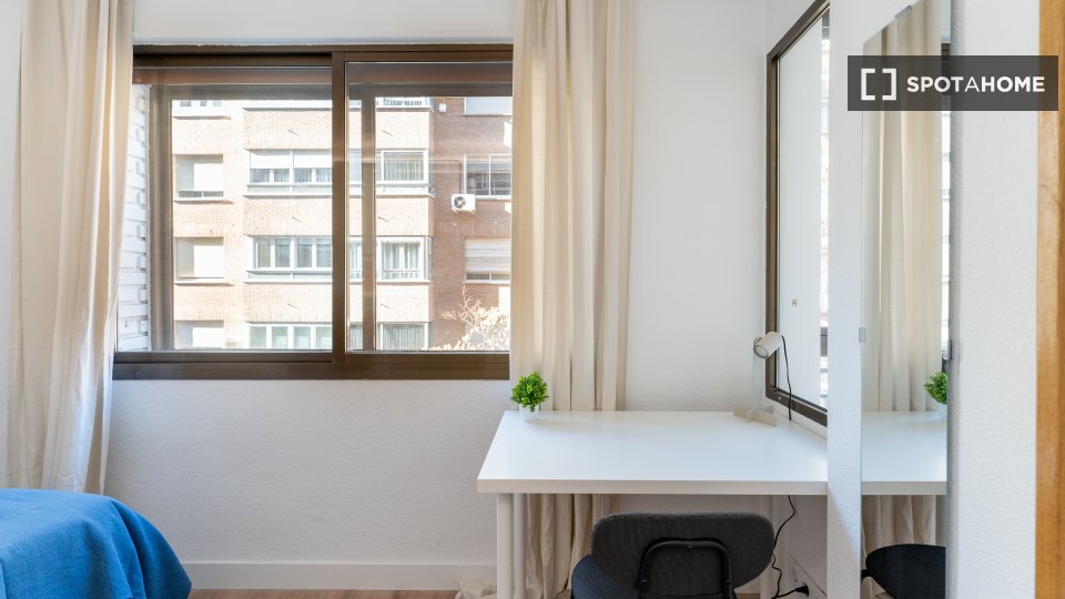 Double room Madrid, 5 beds — photo 1