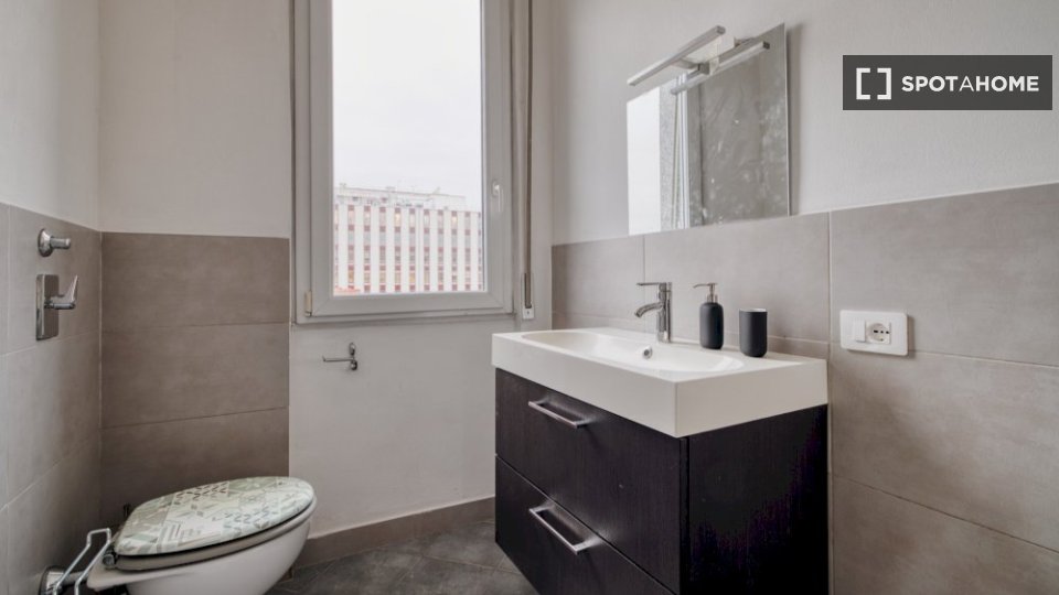 Double room Milan, 2 beds — photo 8