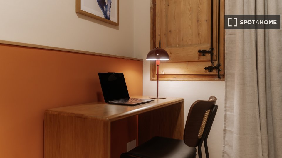 Double room Barcelona, 3 beds, 90m² — photo 4