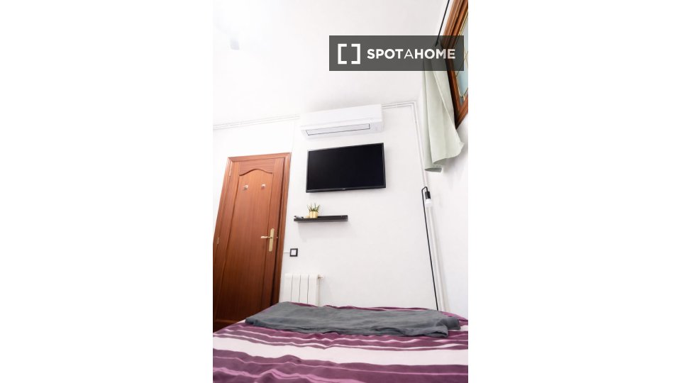 Double room Barcelona, 2 beds, 77m² — photo 6