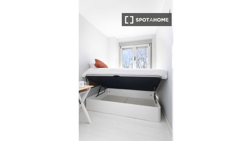 Habitación en piso compartido en alquiler en Buenavista, Madrid.
