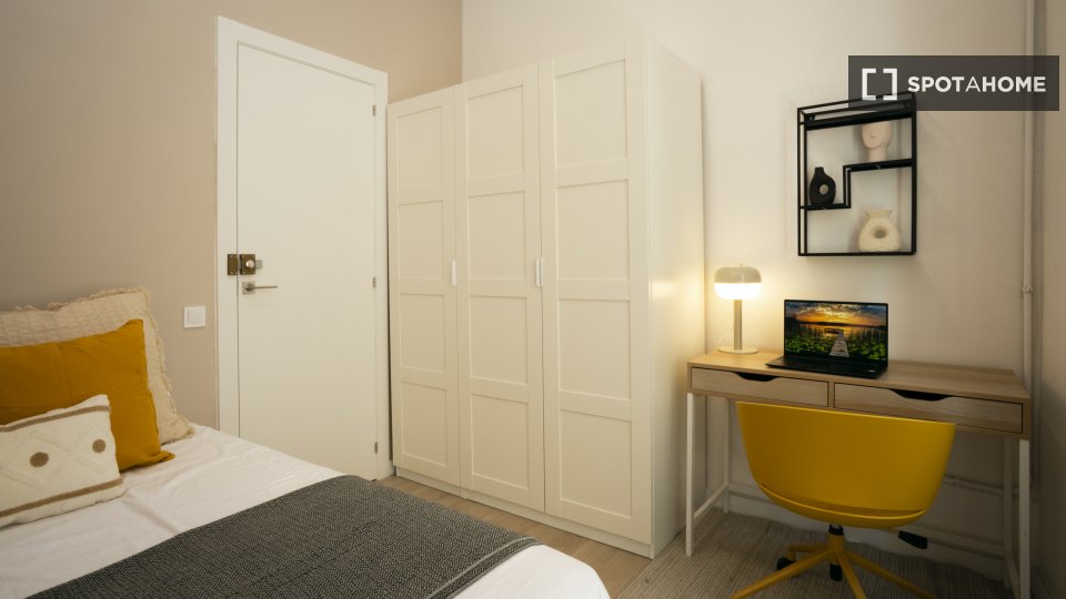 Double room Barcelona, 10 beds, 210m² — photo 16