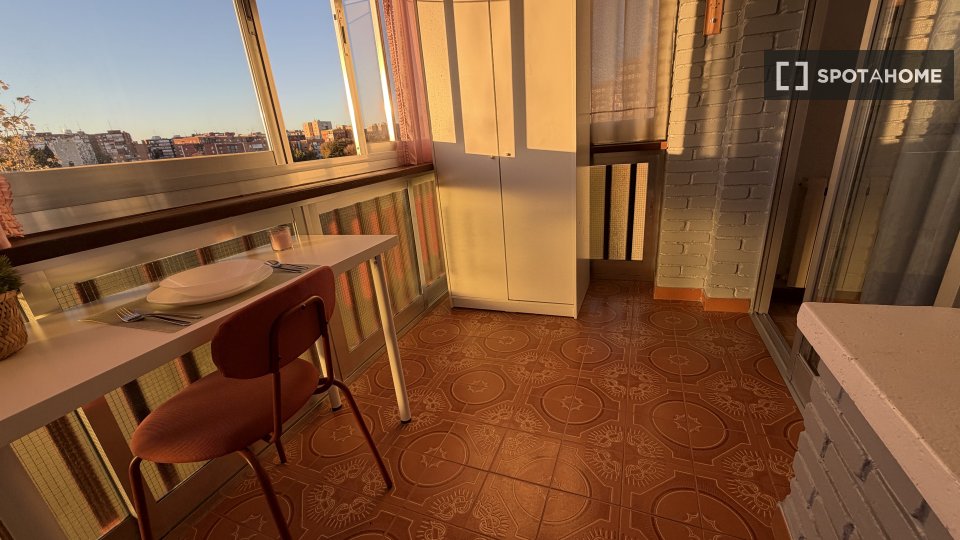 Double room Madrid, 7 beds, 140m² — photo 17