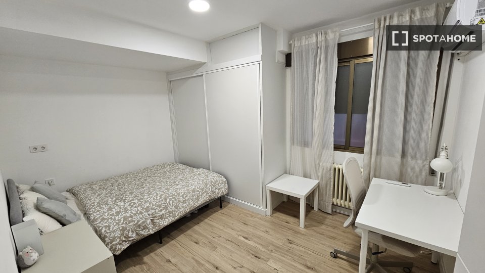 Double room Madrid, 2 beds, 117m² — photo 8