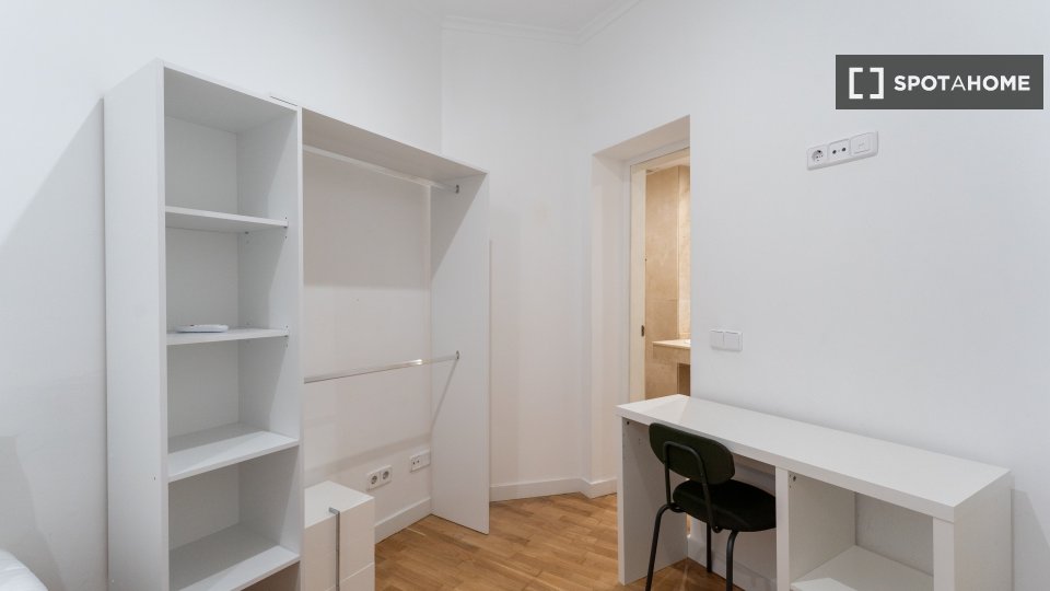Double room Madrid, 5 beds — photo 2