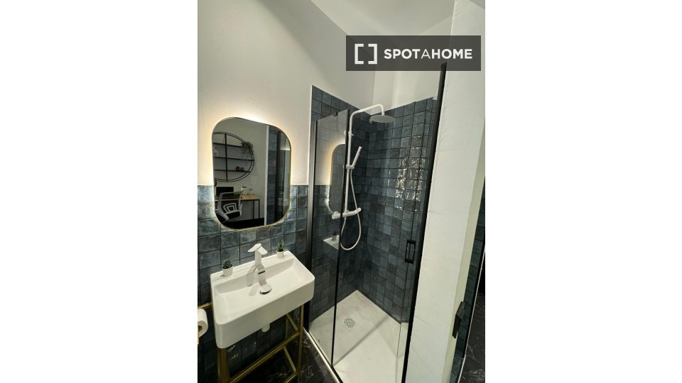 Habitación en piso compartido en madrid.