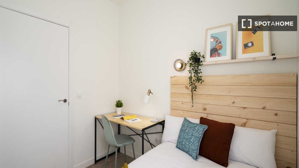 Double room Madrid, 17 beds — photo 34