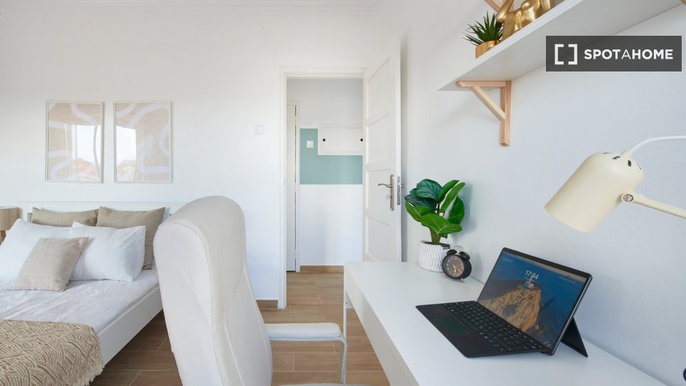 Double room Lisbon, 4 beds — photo 20